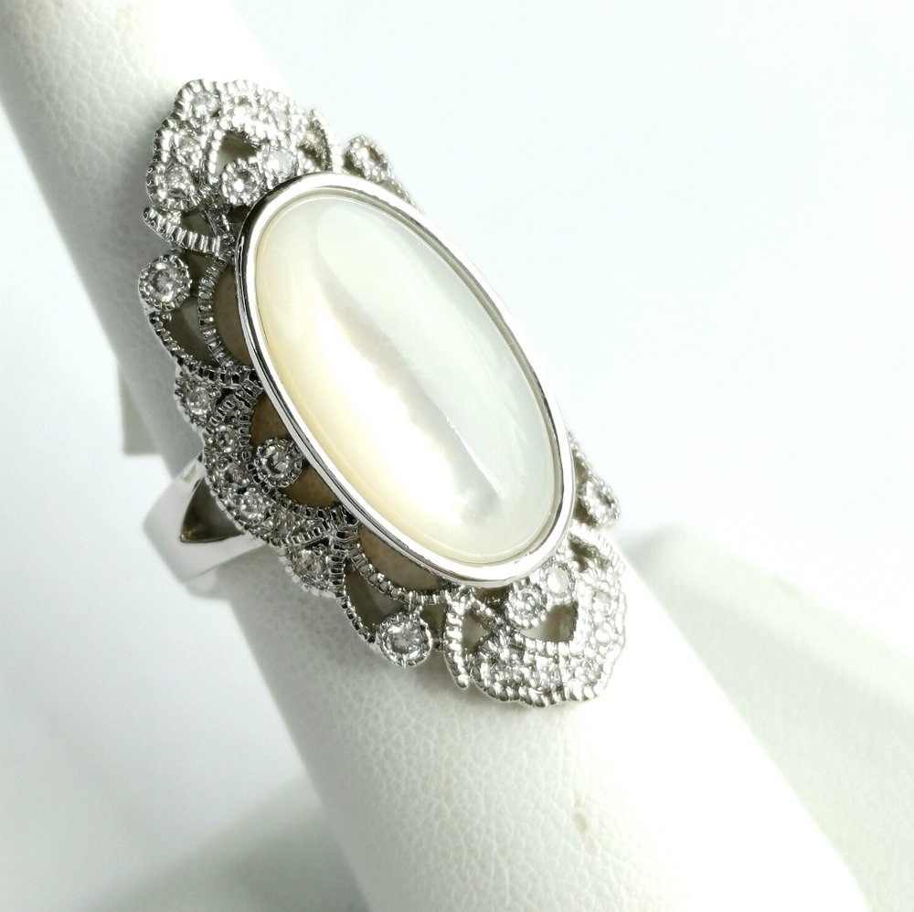 Elongated oval mother of pearl cz filigree ring 14k white gold 🆕